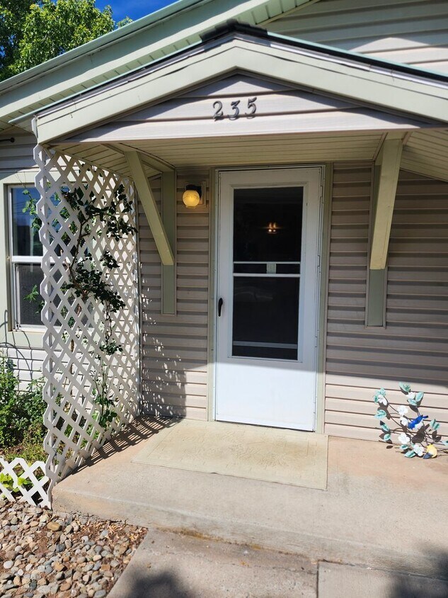 Primary Photo - Cozy 2 bedroom cottage
