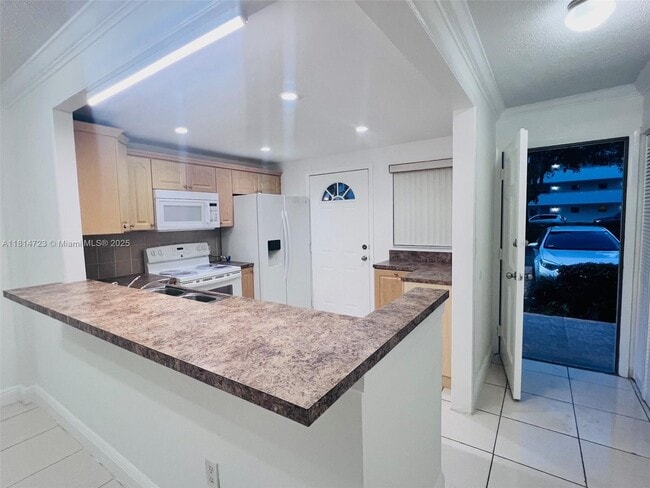Foto del edificio - 3750 NE 169th St