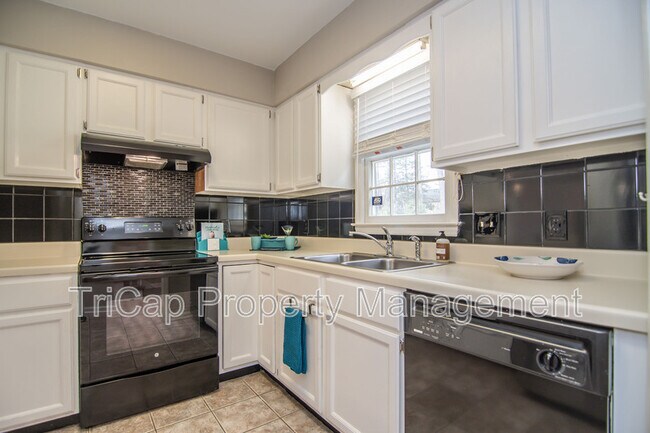 Building Photo - 1806 Township Cir
