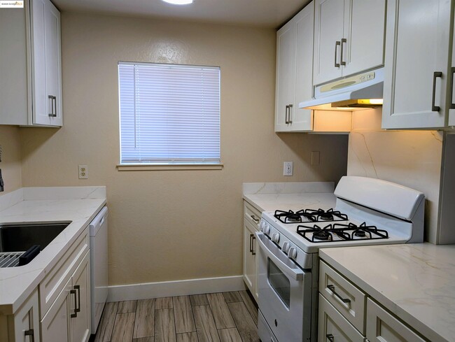 Foto del edificio - 4958 Driftwood Ct