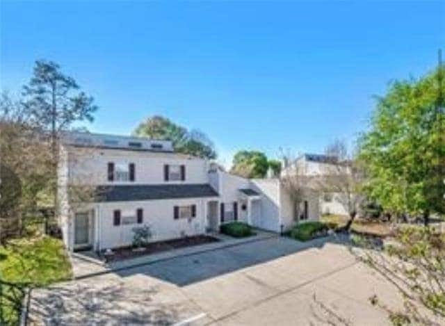 Primary Photo - 16 Birdie Dr