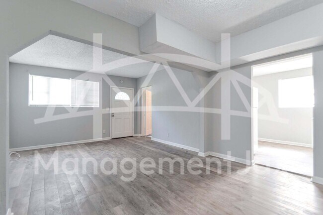 Building Photo - 1544 W 26th St
