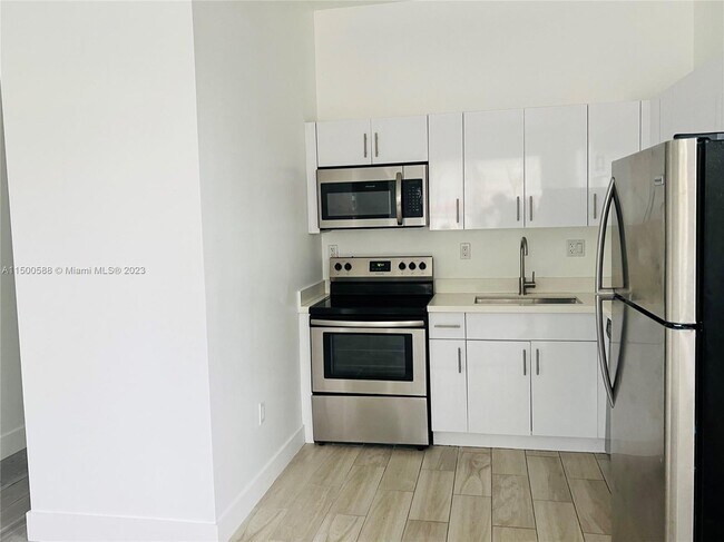 Foto del edificio - 1329 NE 110th Terrace