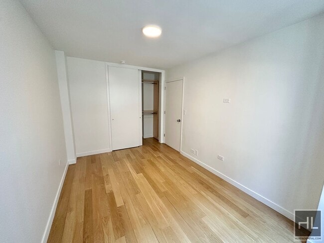 Building Photo - AMAZING STUDIO APARTMENT!! AMAZING DEAL! W...