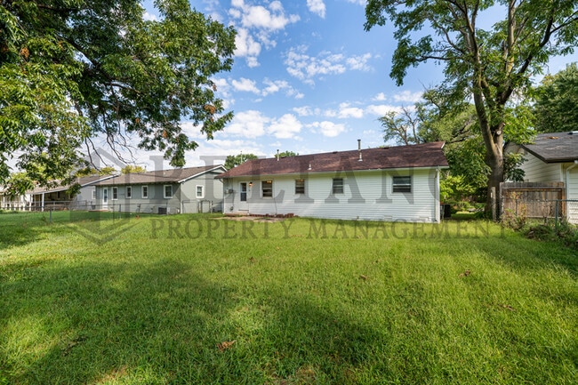 Building Photo - 1403 W Lydia St