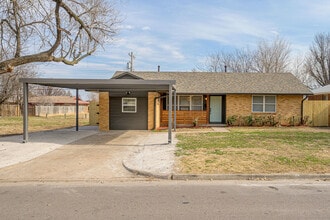 Building Photo - 6104 S Villa Ave