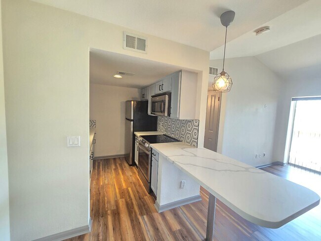 Foto del edificio - Upgraded 1-Bedroom Condo Near ASU with Pool Views