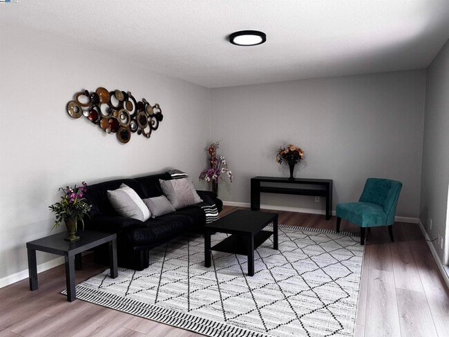 Building Photo - 2755 Country Dr