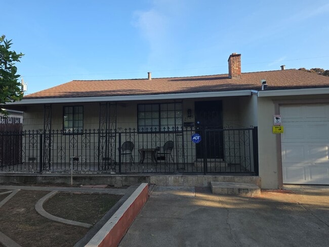 Building Photo - 2708 16th Ave