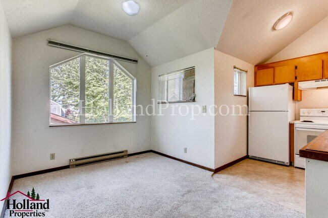 Building Photo - Wonderful 2 Bed Forest Grove Apartment Waiting For You!!!