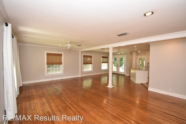 Building Photo - 3 br, 2 bath House - 105 North Pinecrest St.