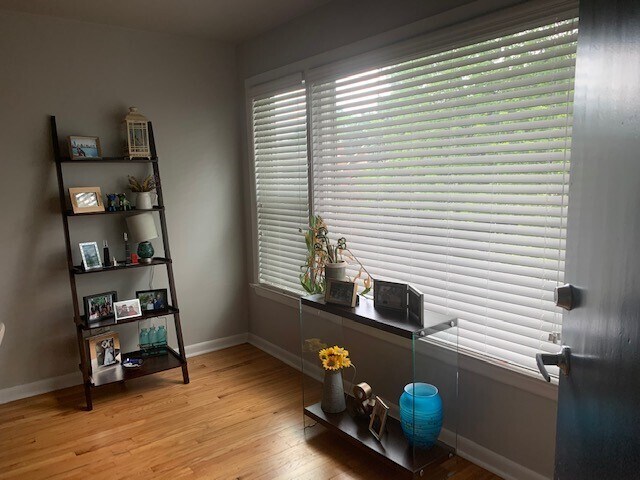 Sala de estar - 7660 Adams St