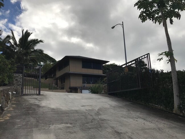 Gated Entrance/Driveway - 1876 Mott-Smith Dr