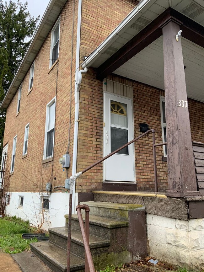 Building Photo - 337 Decker Ave