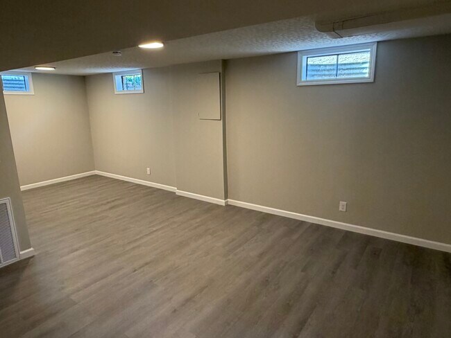 Building Photo - 7524 N 34th St