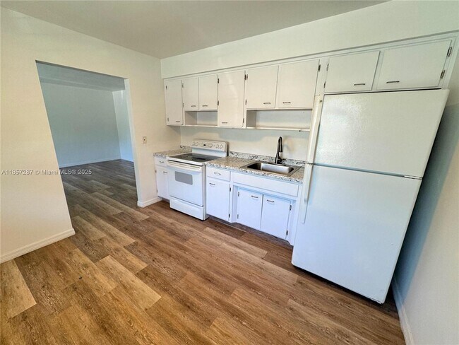Foto del edificio - 403 NW 25th St