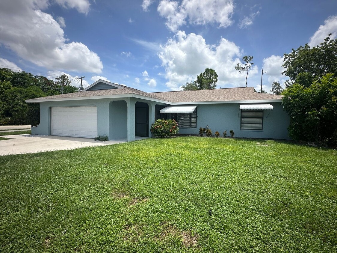 Primary Photo - 3 Bedroom/ 2 Bath Fenced in Home for rent ...