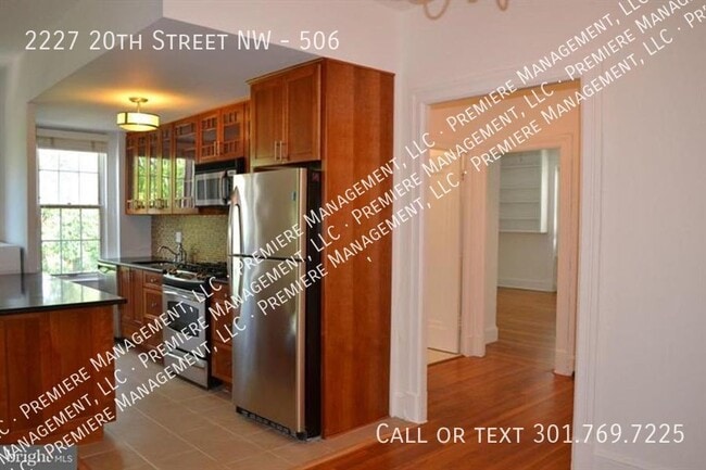 Building Photo - Fabulous Top Floor Corner unit located in ...