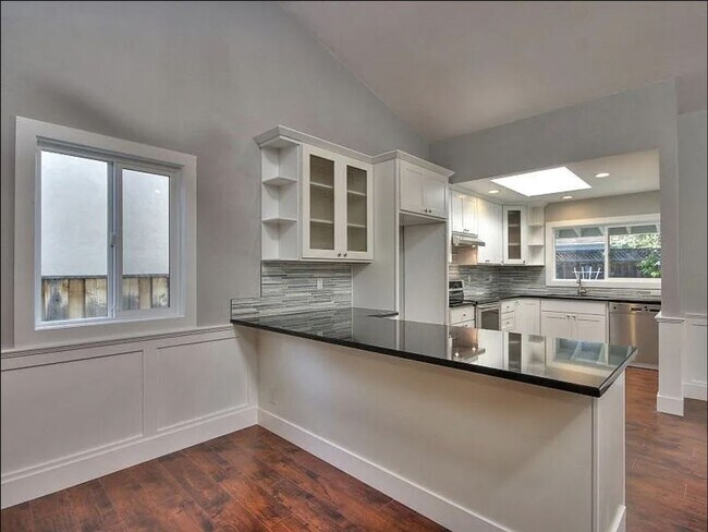 Foto del edificio - Highly Desirable 4BD/2BA Home in San Jose's Rancho Santa Teresa neighborhood!