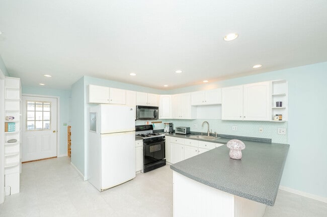 Building Photo - 790 York St