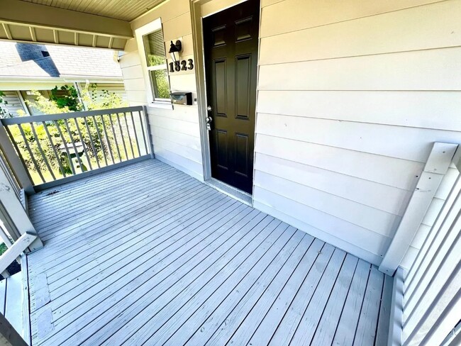 Building Photo - 1823 Sundale Ave