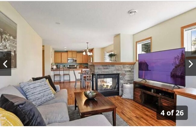 Building Photo - 3239 Oak View Dr