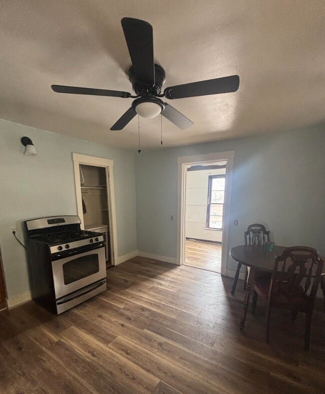 Cocina - 20 N Bryant Ave