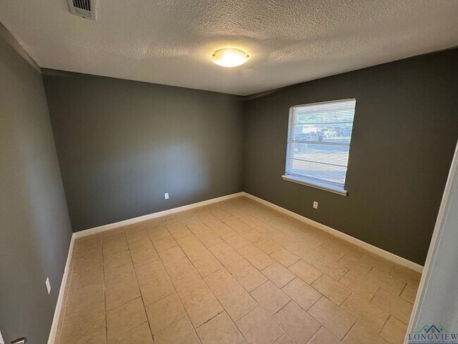 Building Photo - 1407 Columbia Dr