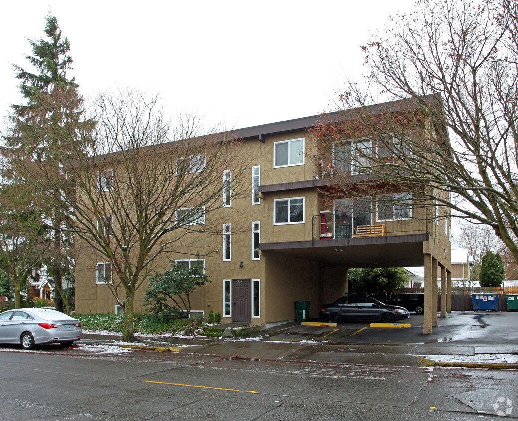 Primary Photo - 4435 Francis Ave N