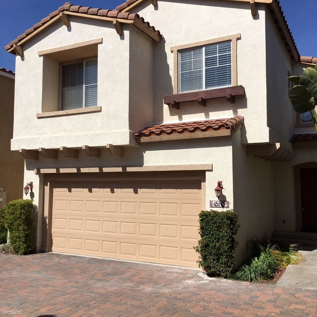 Building Photo - 60 Las Flores