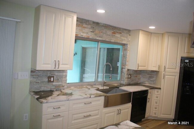 Building Photo - 1404 Silver Oak Dr