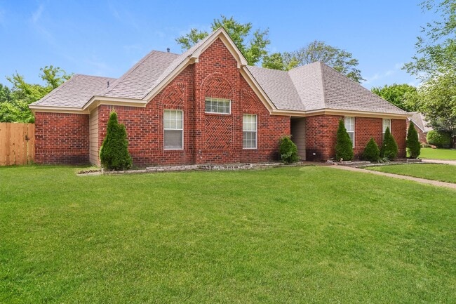 Building Photo - 4515 Kings Grant Dr