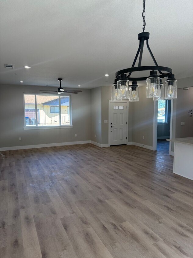 Foto principal - 21907-21909 Chimney Rock Dr