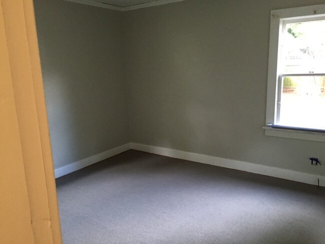 Building Photo - 3628 NE 45th Ave