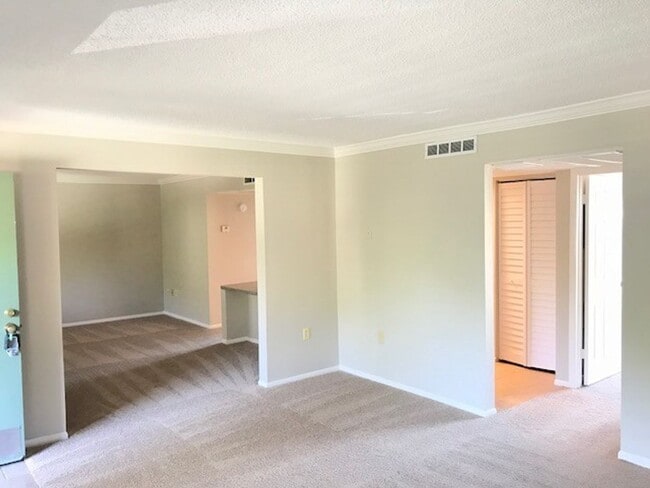 Building Photo - Cozy 2 bed/ 2 bath Condo for Rent at Water...