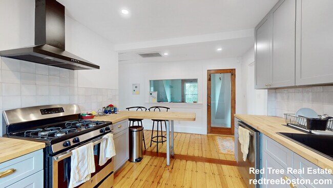 Building Photo - 41 Elmore St