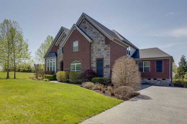Foto del edificio - 5 Bedroom Home in Franklin (Easy access to...