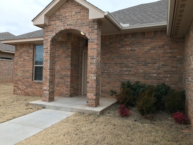 Building Photo - 3 Bedroom 2 Bath 2 Car Garage Home ***Yuko...