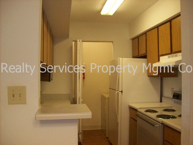 Building Photo - 2835 Winkler Ave