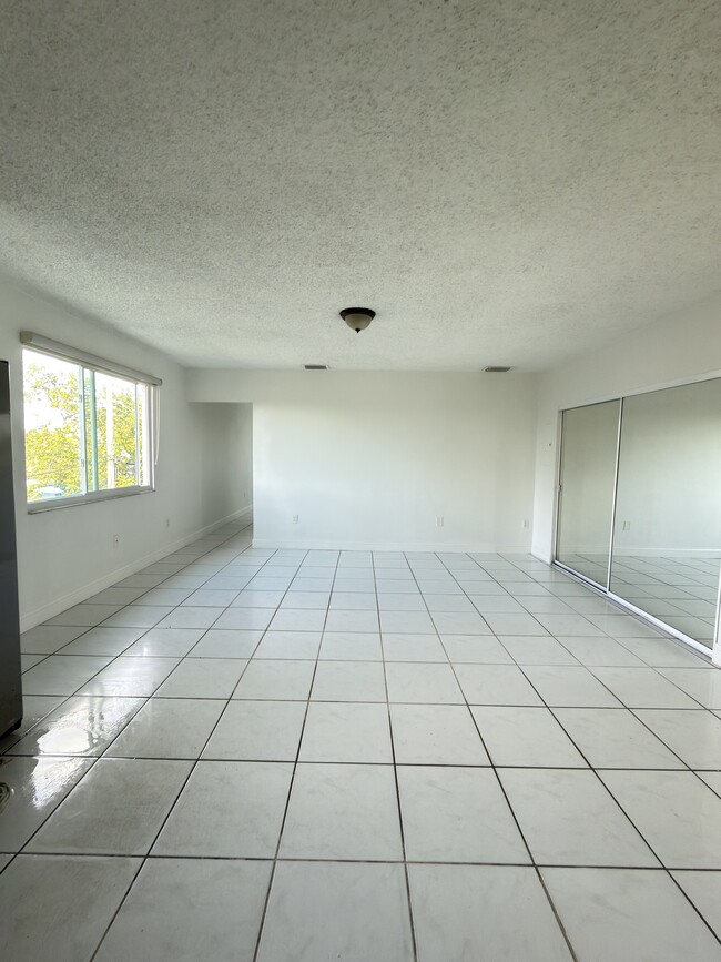 Building Photo - 325 W 60th St