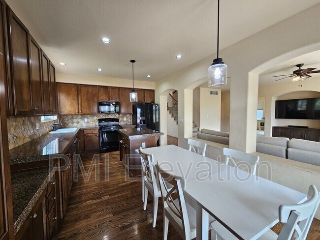 Building Photo - 2829 Breezy Ln