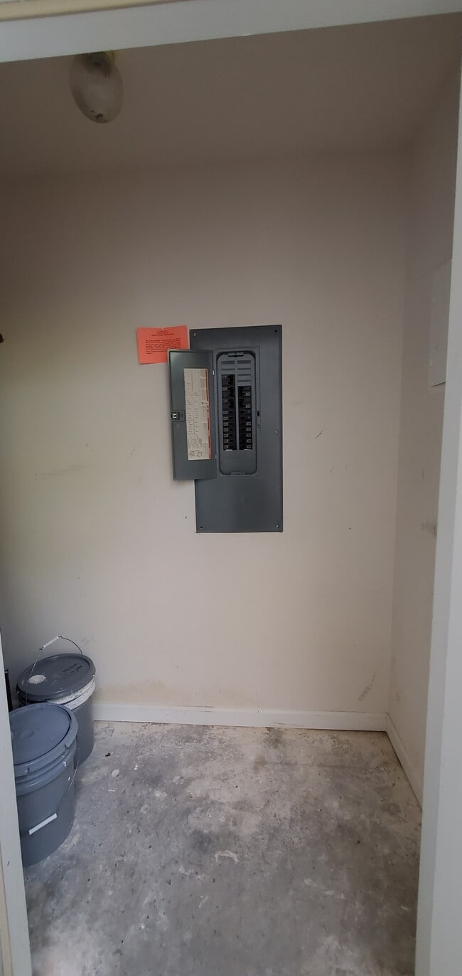 Building Photo - 117 Maddux Ln