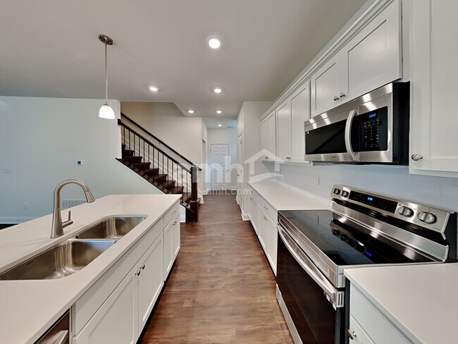 Foto del edificio - 1240 Hill Rd N