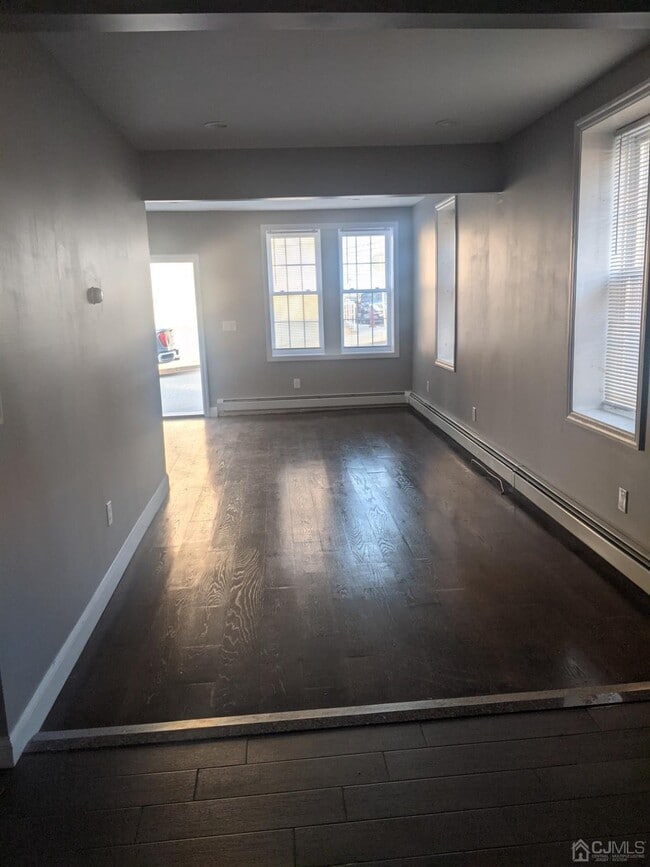 Building Photo - 300 Cedar St