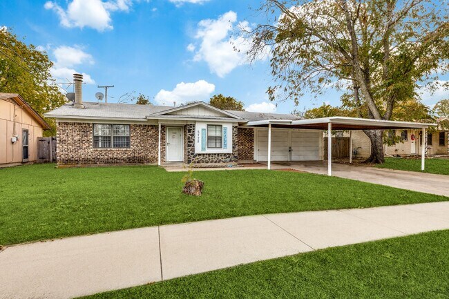 Building Photo - 5728 Bowling Dr