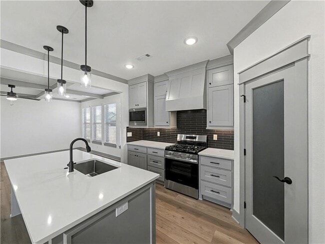 Building Photo - 4979 Farmhouse St