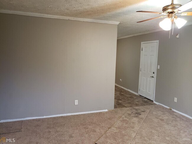 Building Photo - 1281 Willow Dr