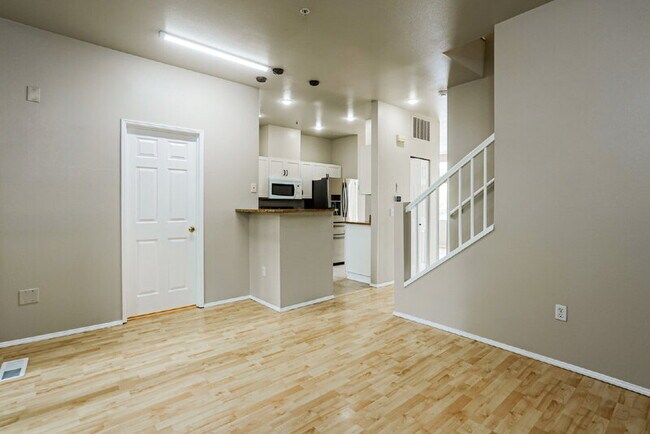 Foto del edificio - 2101 NW Pacific Elm Dr