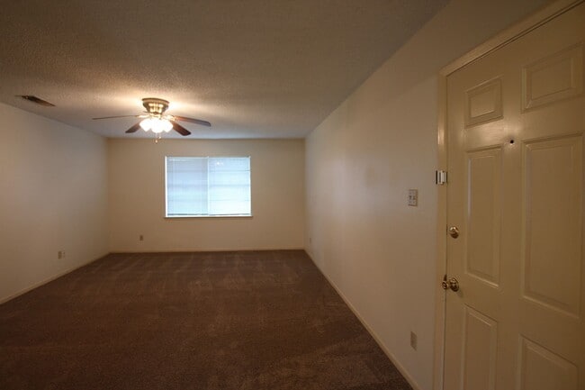 Building Photo - 12414 Cimmarron Dr