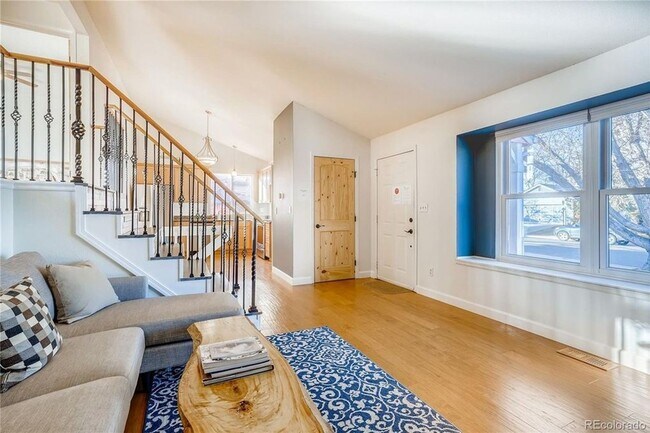 Foto del edificio - Lovely Louisville Home for Lease! Darling Dutchcreek Home on Dahlia!